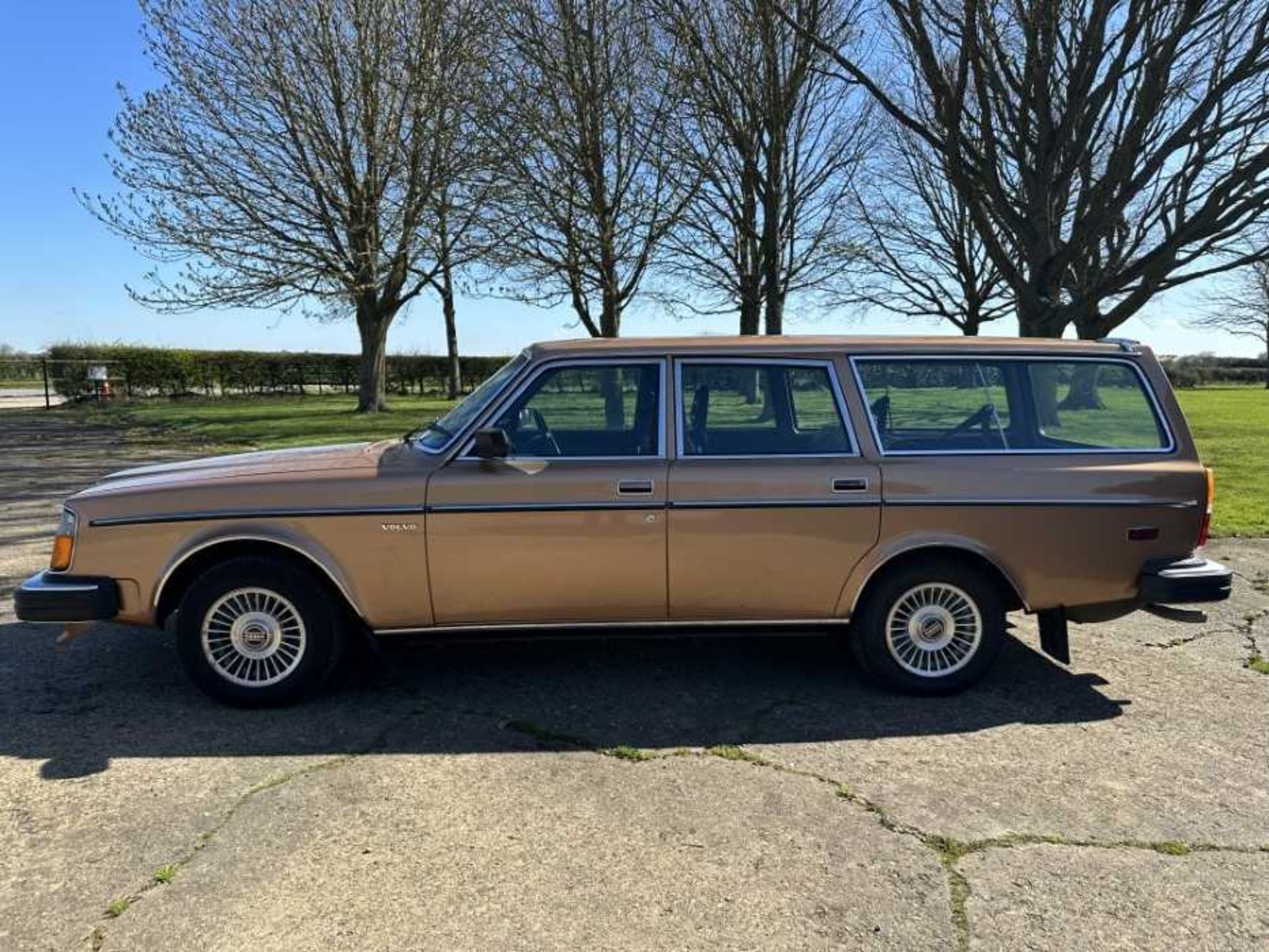 1980 Volvo 265 GLE Estate, Registration OFE 150V. This rare 2664 cc V6 engined Volvo Estate has auto - Image 18 of 49