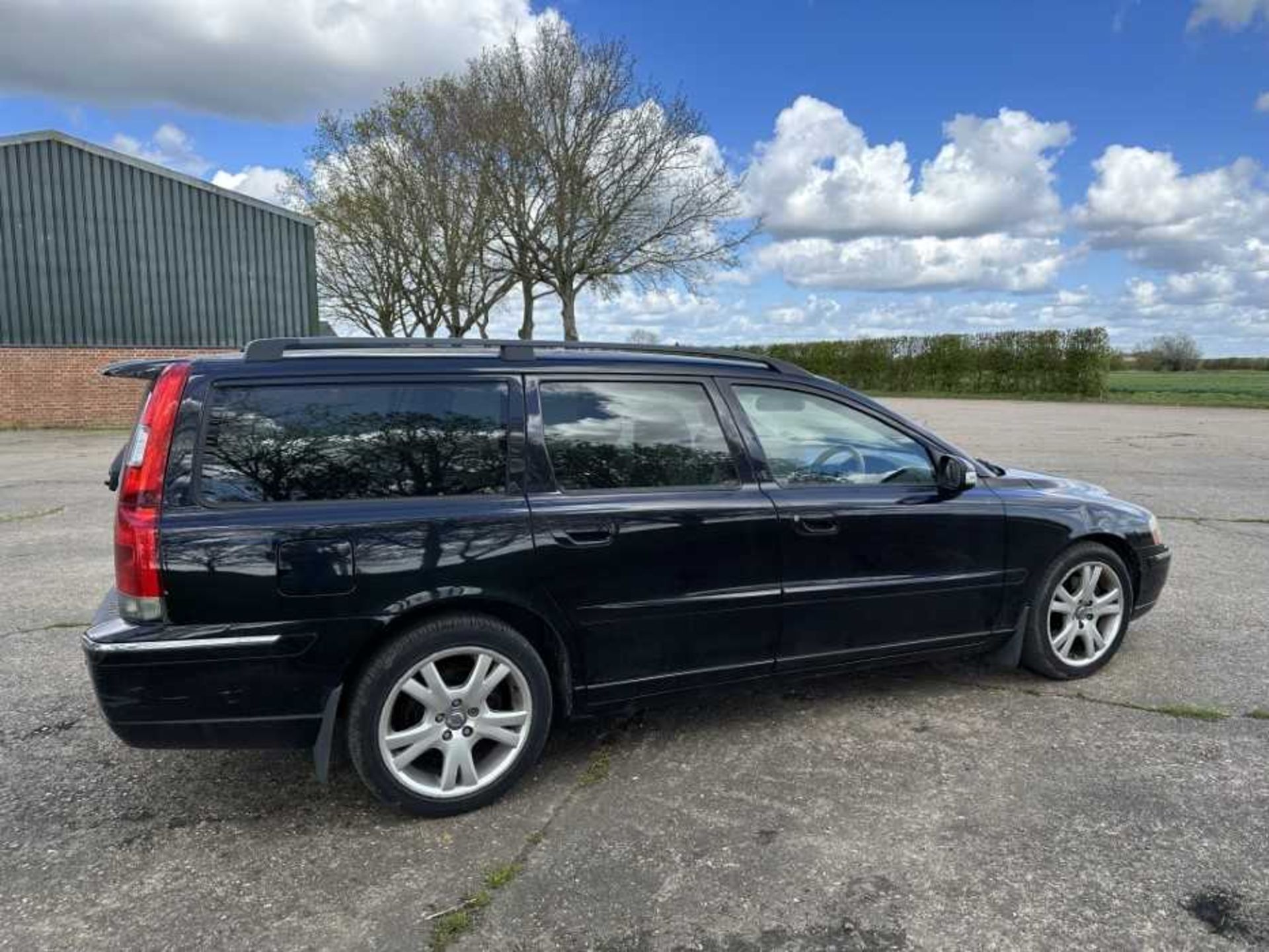 2007 (07) Volvo V70 D5 Auto Estate, reg. no. BF07 YTV. - Image 10 of 18