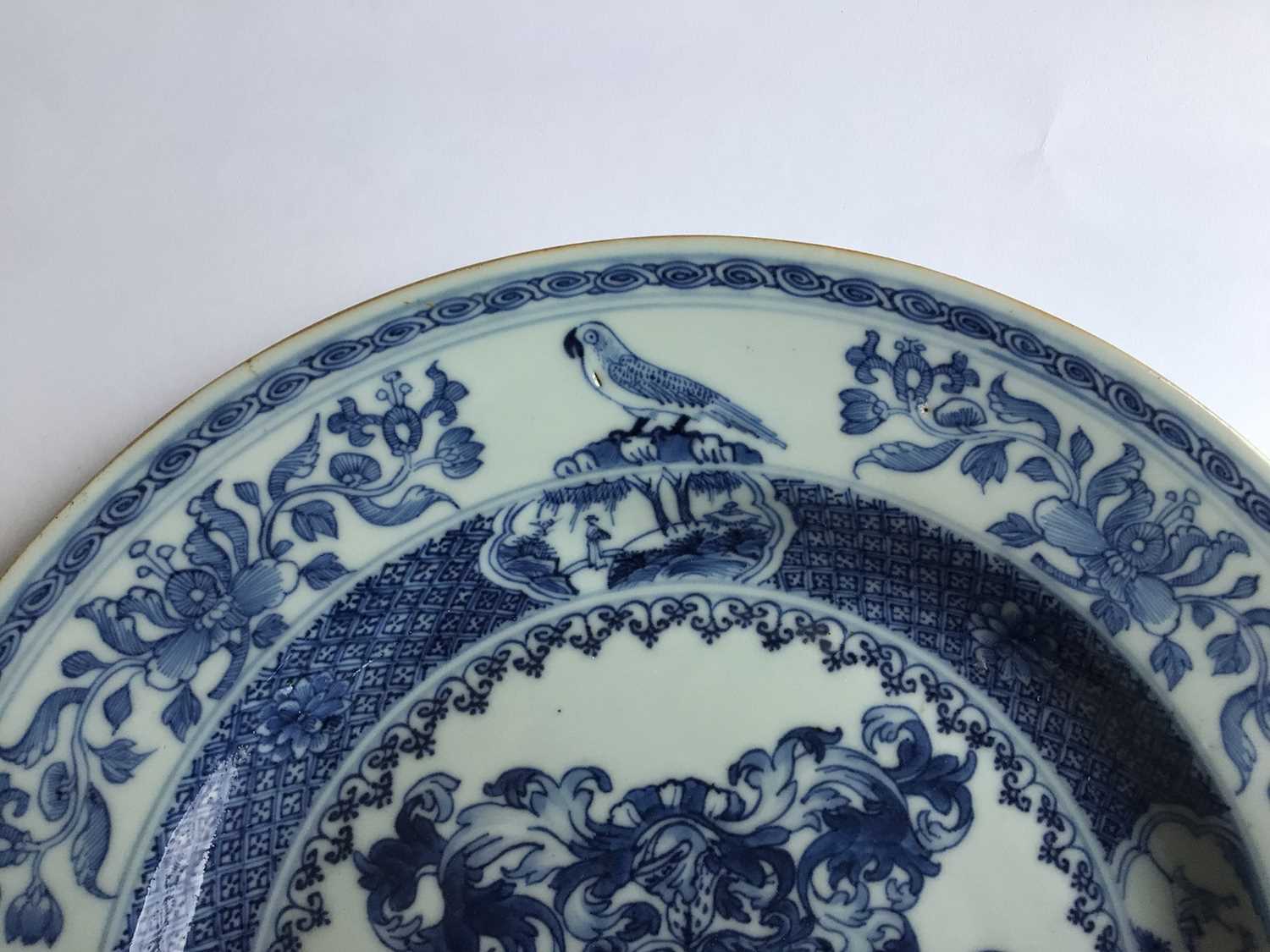A rare pair of Chinese blue and white armorial plates, circa 1730 - Image 7 of 14