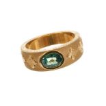Large 18ct gold ring with an oval mixed cut green stone in rub-over setting on tapered gold band wit