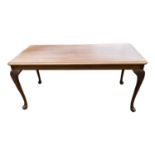 Good quality maohgany rectangular coffee table on carved and cabriole legs, 114cm x 52cm