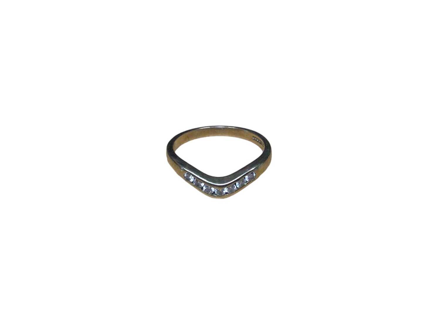 9ct gold diamond eternity ring with seven brilliant cut diamonds, weighing approximately 0.25cts in - Image 2 of 4