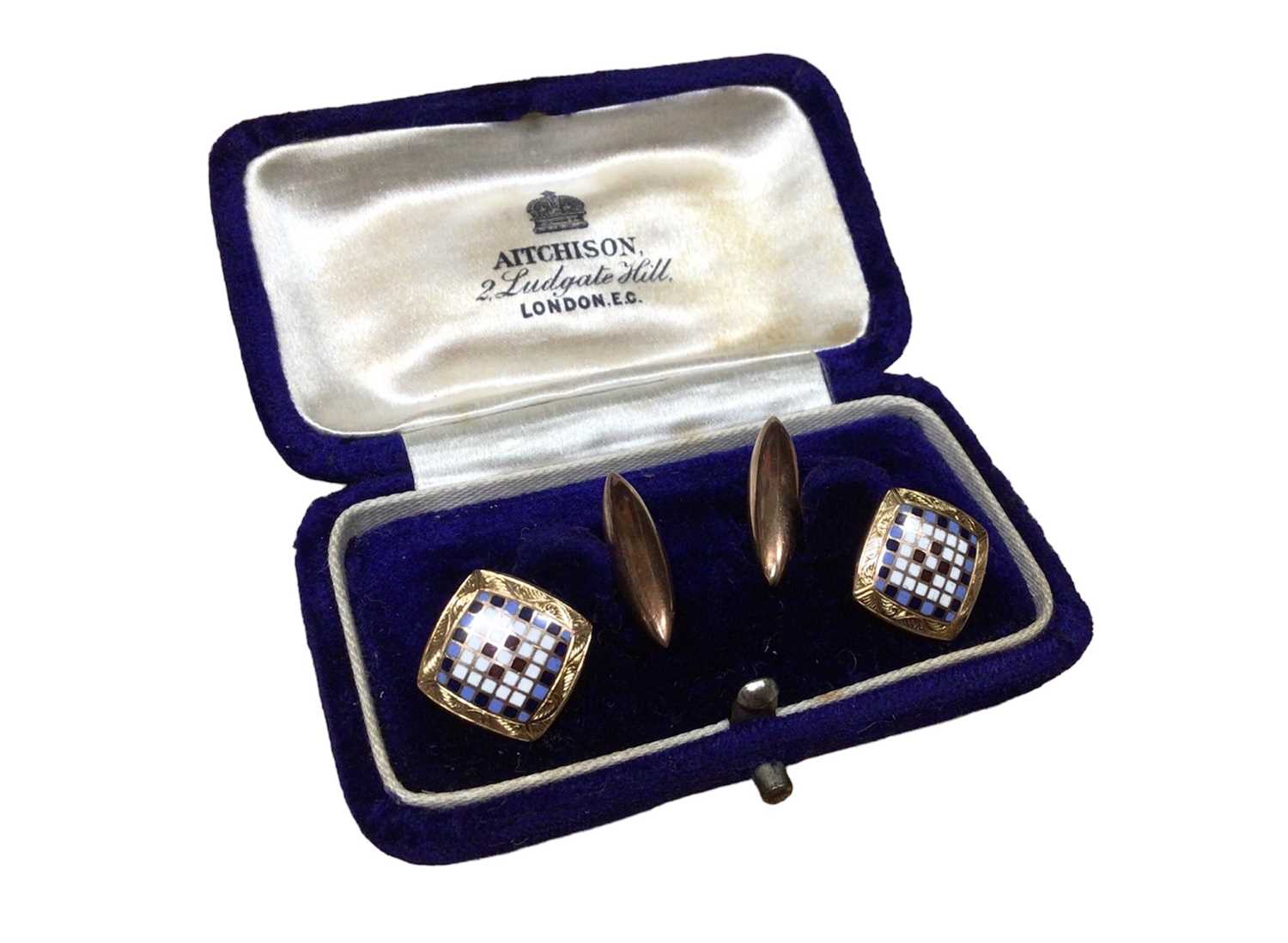 Good quality pair of 9ct gold cufflinks with enamelled chequerboard pattern