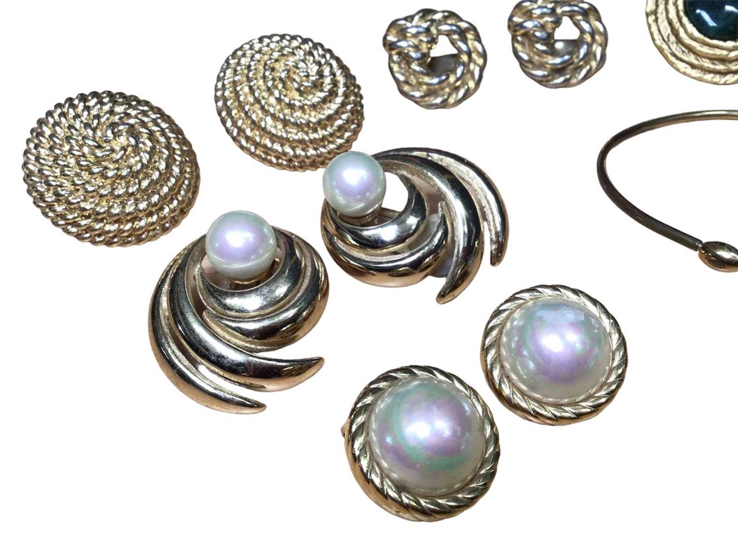 Five pairs of 1980s gilt metal clip on earrings to include two pairs of Christian Dior simulated pea - Image 2 of 6