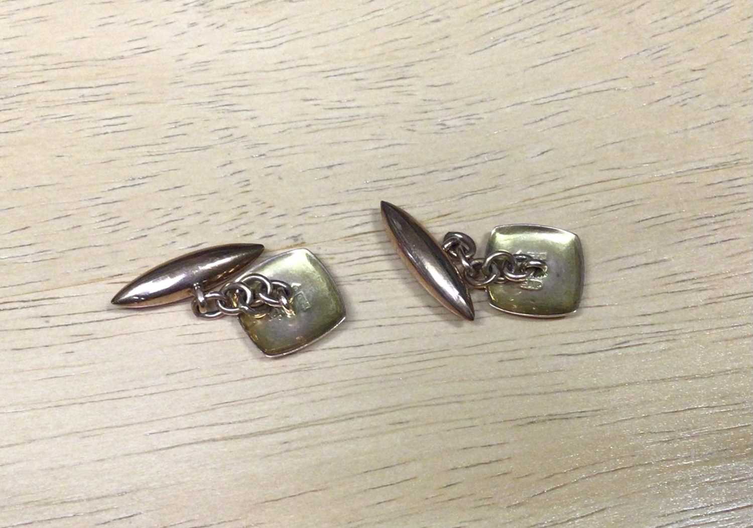 Good quality pair of 9ct gold cufflinks with enamelled chequerboard pattern - Image 3 of 3