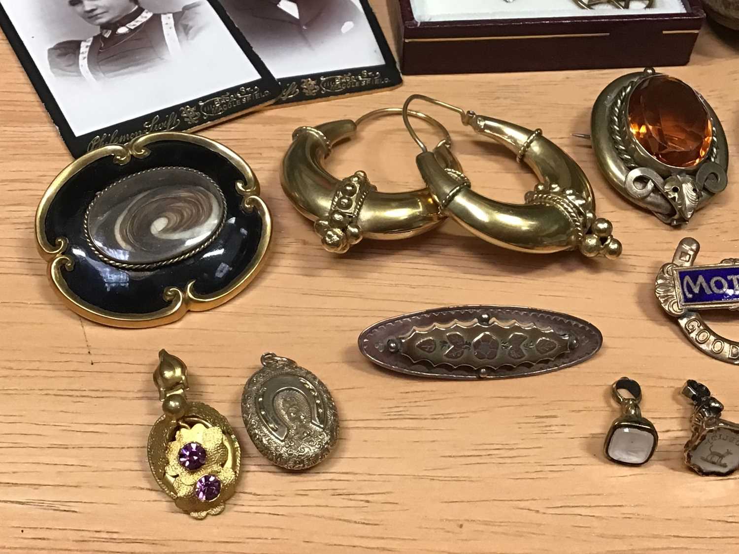 Group of antique and later jewellery and bijouterie including two amber cheroots, one with gold moun - Image 8 of 8