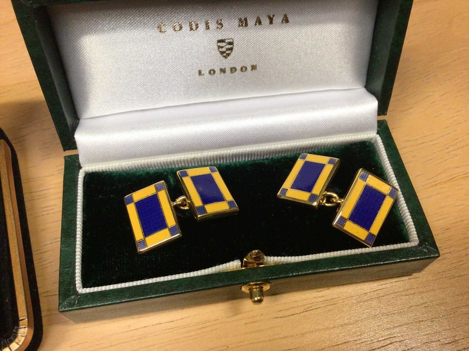 Four pairs of silver cufflinks and one other enamelled pair - Image 2 of 5