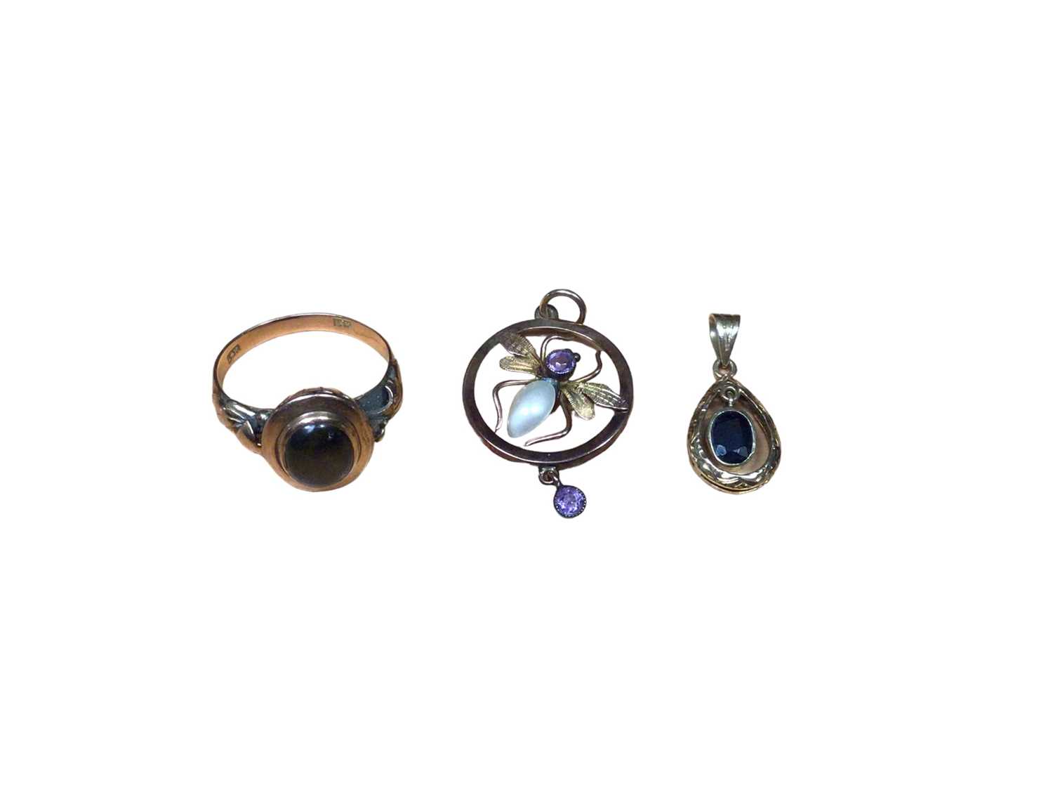 14ct gold ring set with an oval polished semi precious stone, Edwardian 9ct gold insect pendant and