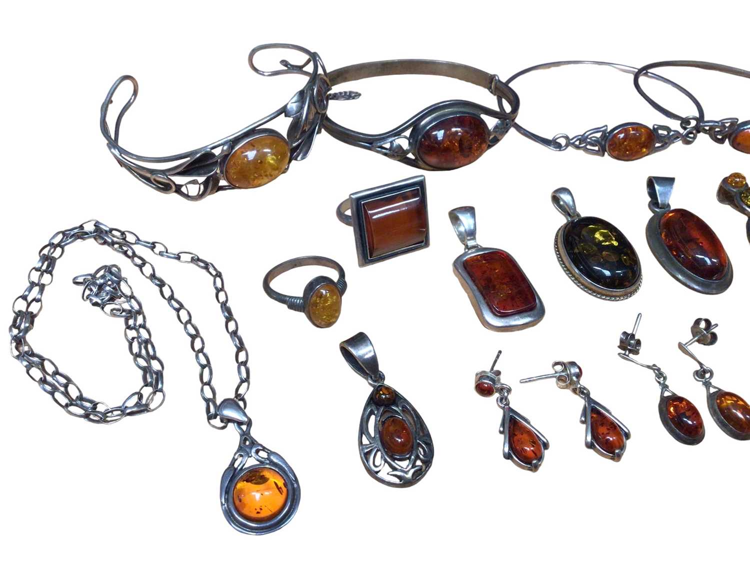 Group of silver mounted amber jewellery - Image 2 of 3