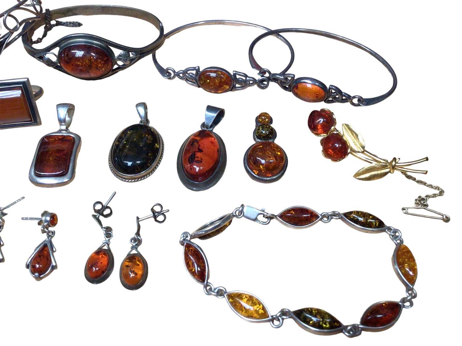 Group of silver mounted amber jewellery - Image 3 of 3