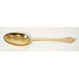 Late 17th century Britannia Standard silver gilt Dog Nose pattern spoon, with rattail bowl