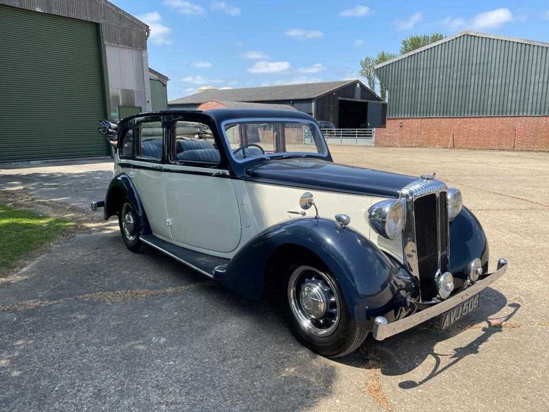 1938 Daimler DB17 Salmons Tickford Four Door Cabriolet Six cylinder 2.25 litre engine ... - Image 6 of 17