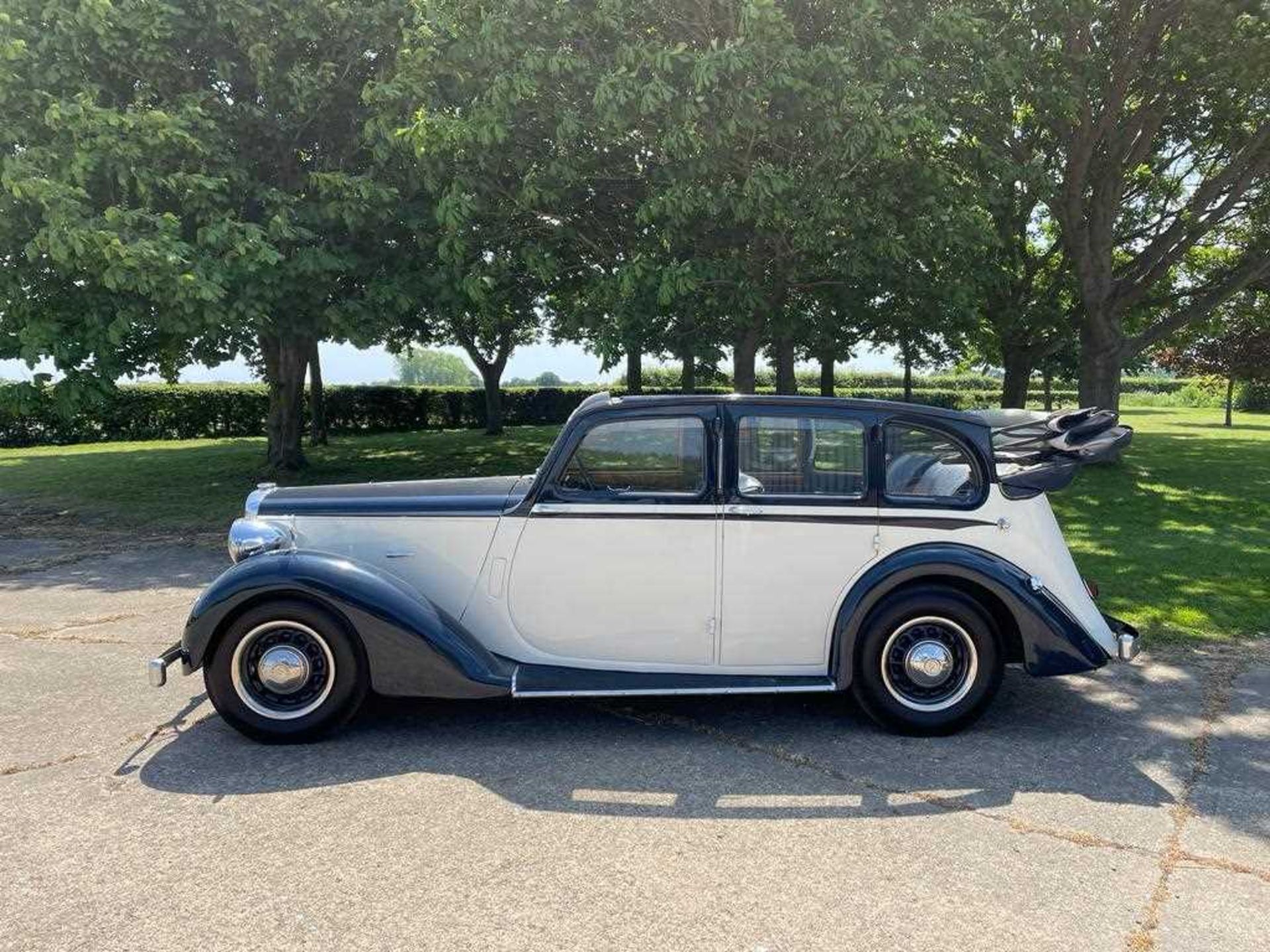 1938 Daimler DB17 Salmons Tickford Four Door Cabriolet Six cylinder 2.25 litre engine ... - Image 4 of 17