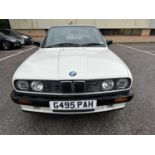 1990 BMW 318i, 4 door saloon, 1796cc engine, reg. no. G495 PAH, finished in white with a velour inte