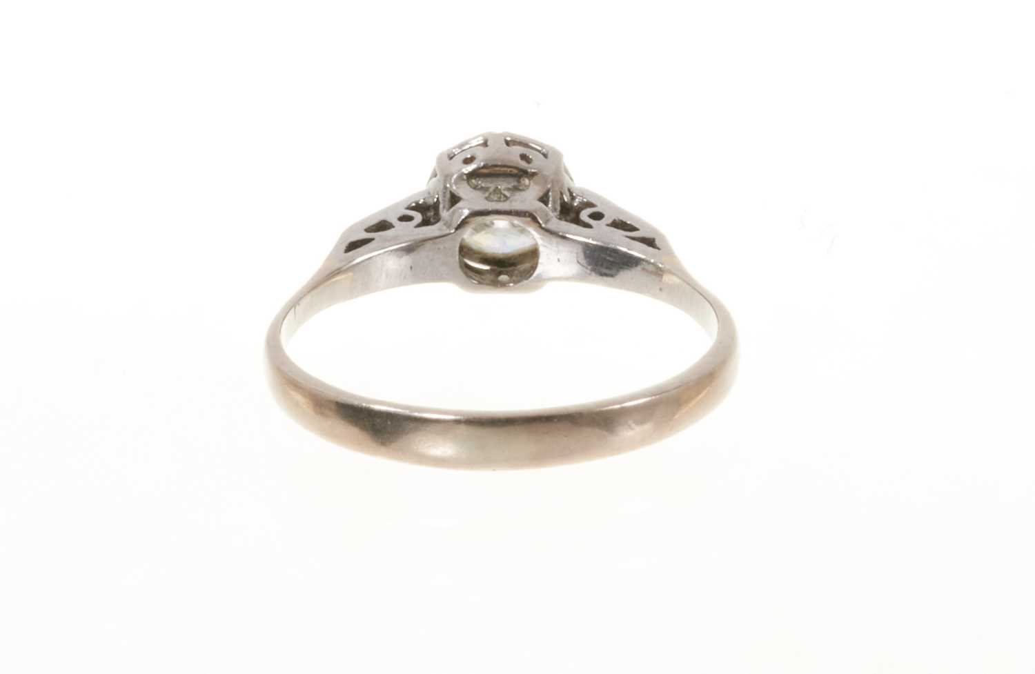 Diamond single stone ring with a round brilliant cut diamond estimated to weigh approximately 0.50ct - Image 3 of 4