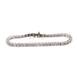 Diamond tennis bracelet in 14ct white gold setting