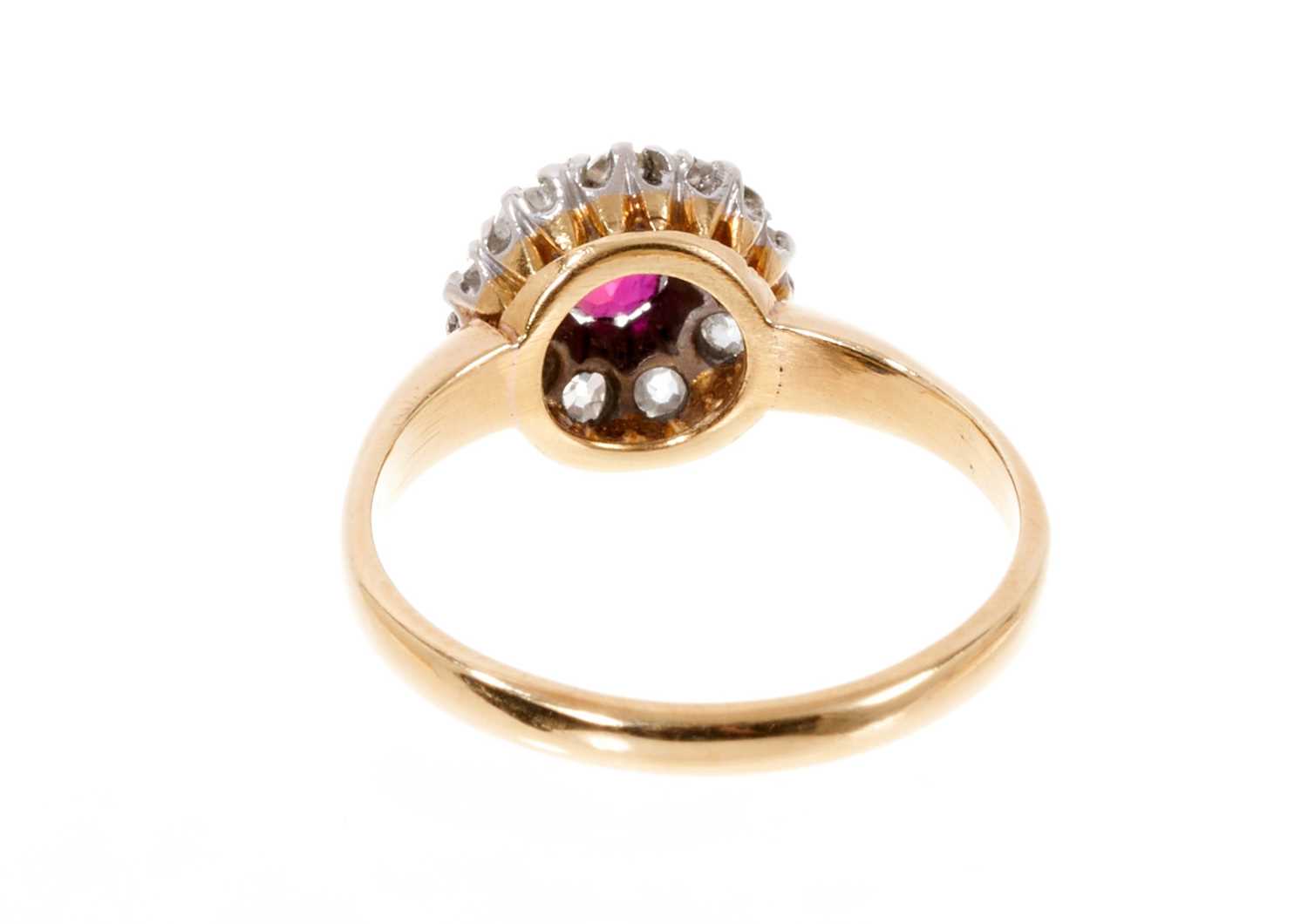 Antique ruby and diamond cluster ring with a central mixed cut ruby surrounded by nine old cut diamo - Image 3 of 3