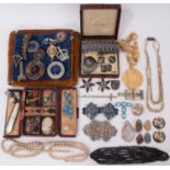 Group of antique and later jewellery to include a Georgian seed pearl mourning brooch, various other