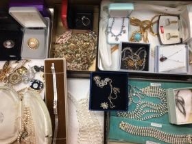 Vintage costume jewellery to include a silver and amber pendant, 1950s costume necklaces, simulated