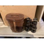 Lot vintage binoculars and cameras