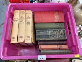 Three Sir Alfred Munnings books together with Mrs Beeton books (1 box)