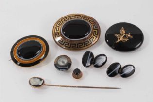 A group of Victorian agate jewellery to include a carved agate cameo stick pin, a pair of 9ct gold a