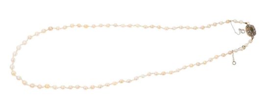 Antique pearl necklace with a single string of pearls measuring approximately 3.5-4.5mm (not tested