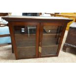 A 1.01m Edwardian walnut bookcase top with moulded cornice and shelves enclosed by a pair of