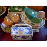 A small quantity of assorted modern Chinese and Japanese ceramics including duck form tureen,