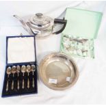 A small quantity of silver plated items comprising teapot, Walker & Hall dish and two cased