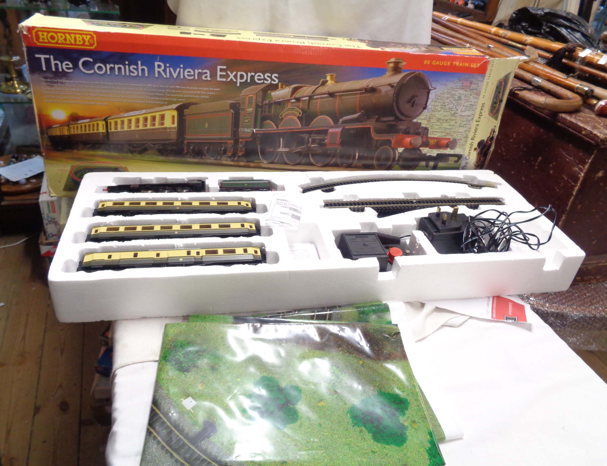 A boxed Hornby 00 gauge Cornish Riviera Express train set with Cardigan Castle locomotive, three