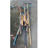 A quantity of garden tools