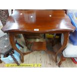A 66cm Edwardian walnut two tier occasional table with shaped surfaces, set on cabriole supports