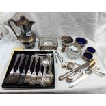 A small quantity of silver plated items including cased and loose cutlery, hot water jug a/f, salts,