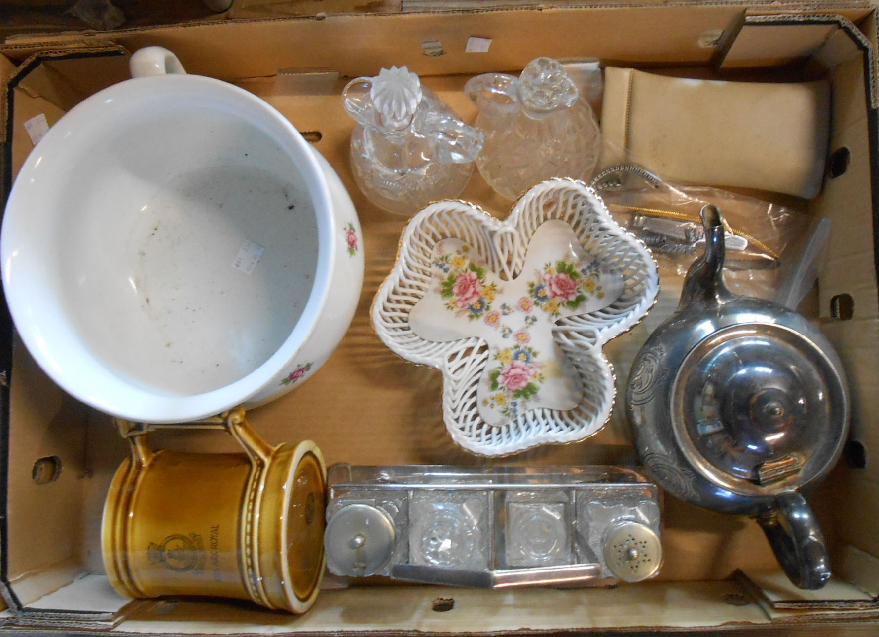 A box containing a quantity of assorted ceramic, glass and other collectable items including chamber