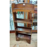 A 45.5cm early 20th Century stained oak freestanding four shelf open bookcase with brackets under