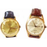 A vintage Universal, Geneve marked 18k/750 gold cased gentleman's date wristwatch with gilt dial and