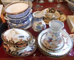 A small quantity of assorted ceramic items including Mason's Ironstone, Royal Worcester, etc.