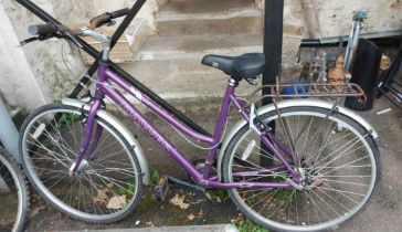 A Dawes Mojave ladies' bicycle with purple finish