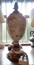 An early 20th Century porcelain table lamp with floral decoration and brass fittings