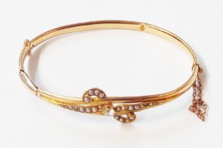 A marked 9ct. yellow metal clasp bracelet, set with central small diamond, seed pearls and safety