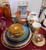 A quantity of assorted ceramic items including Aynsley fruit decorated cabinet cup and saucer,