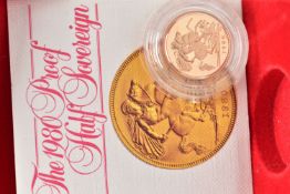 A QUEEN ELIZABETH II GOLD PROOF 1980 HALF SOVEREIGN COIN IN BOX OF ISSUE WITH CERTIFICATE OF