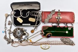 A BAG OF ASSORTED SILVER AND WHITE METAL JEWELLERY, to include a Norwegian Solje wedding brooch,