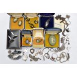 A SELECTION OF WEDGEWOOD AND WHITE METAL JEWELLERY, to include five Wedgewood items, to inlude a