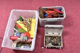A QUANTITY OF VINTAGE LOOSE MECCANO, many in poor condition in red, yellow, blue, green and steel,