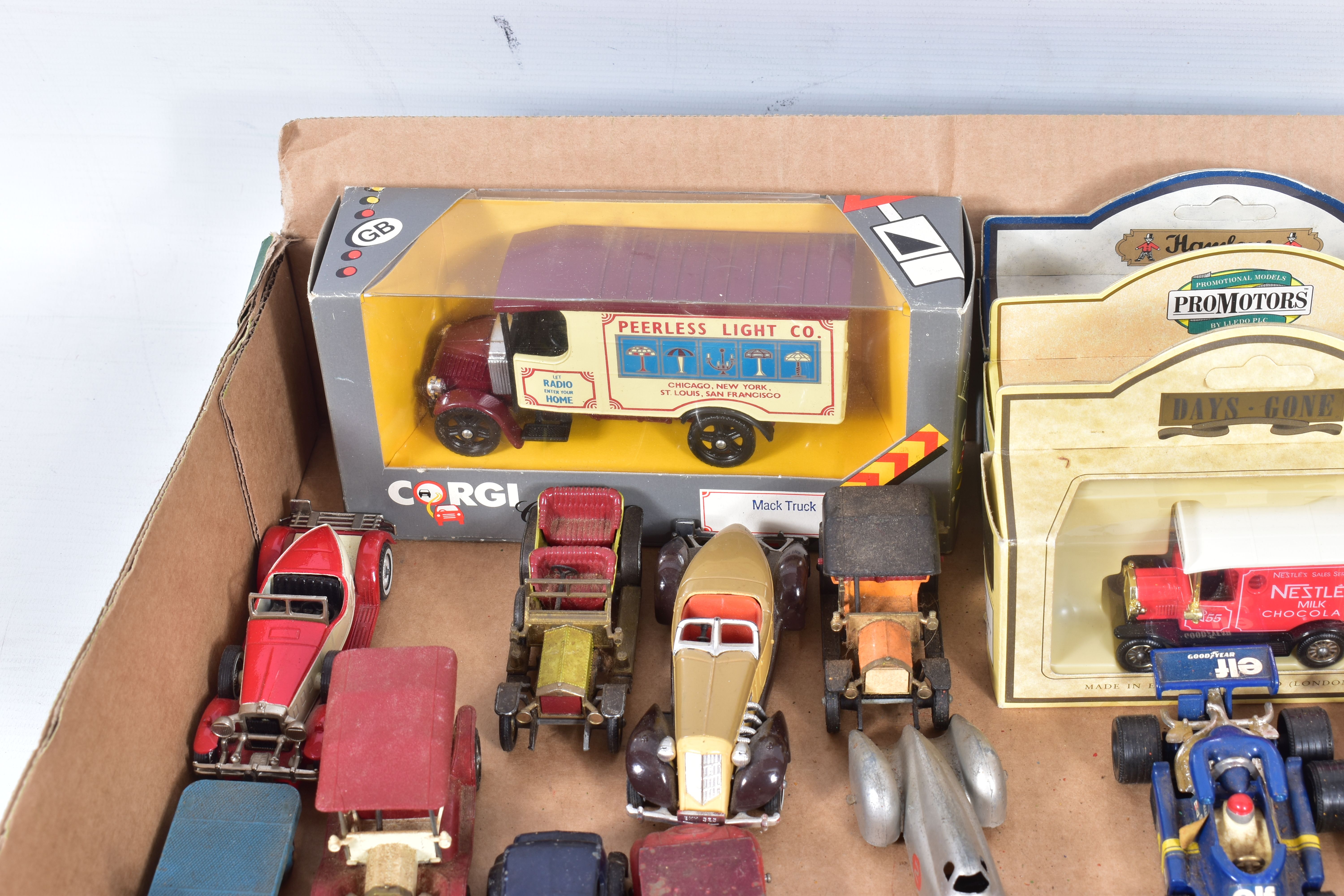 A QUANTITY OF UNBOXED AND ASSORTED PLAYWORN DIECAST, TINPLATE AND PLASTIC VEHICLES, to include pre- - Image 2 of 4