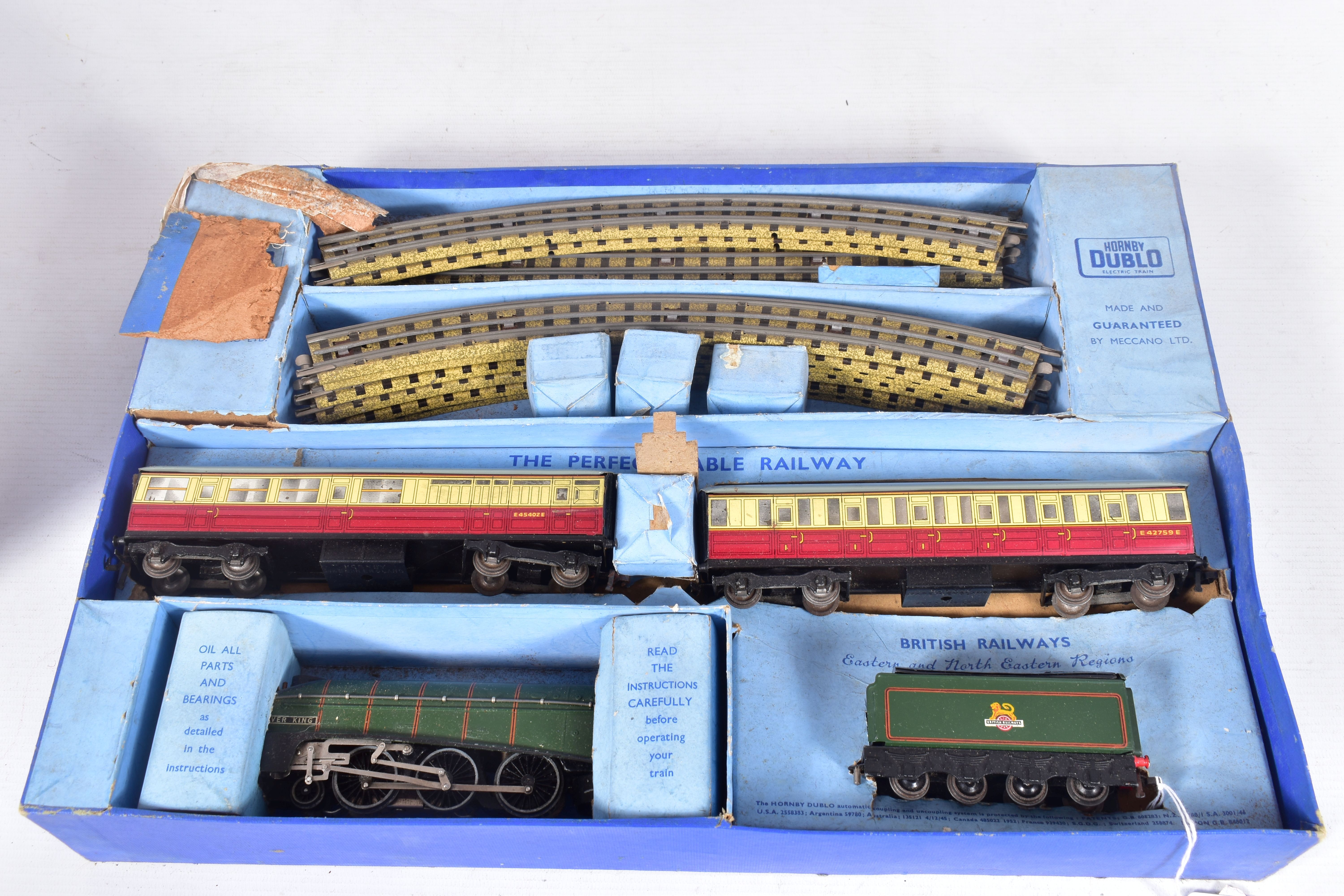 A BOXED HORNBY DUBLO SILVER KING PASSENGER TRAIN SET, No.EDP11, comprising A4 class locomotive ' - Image 3 of 5