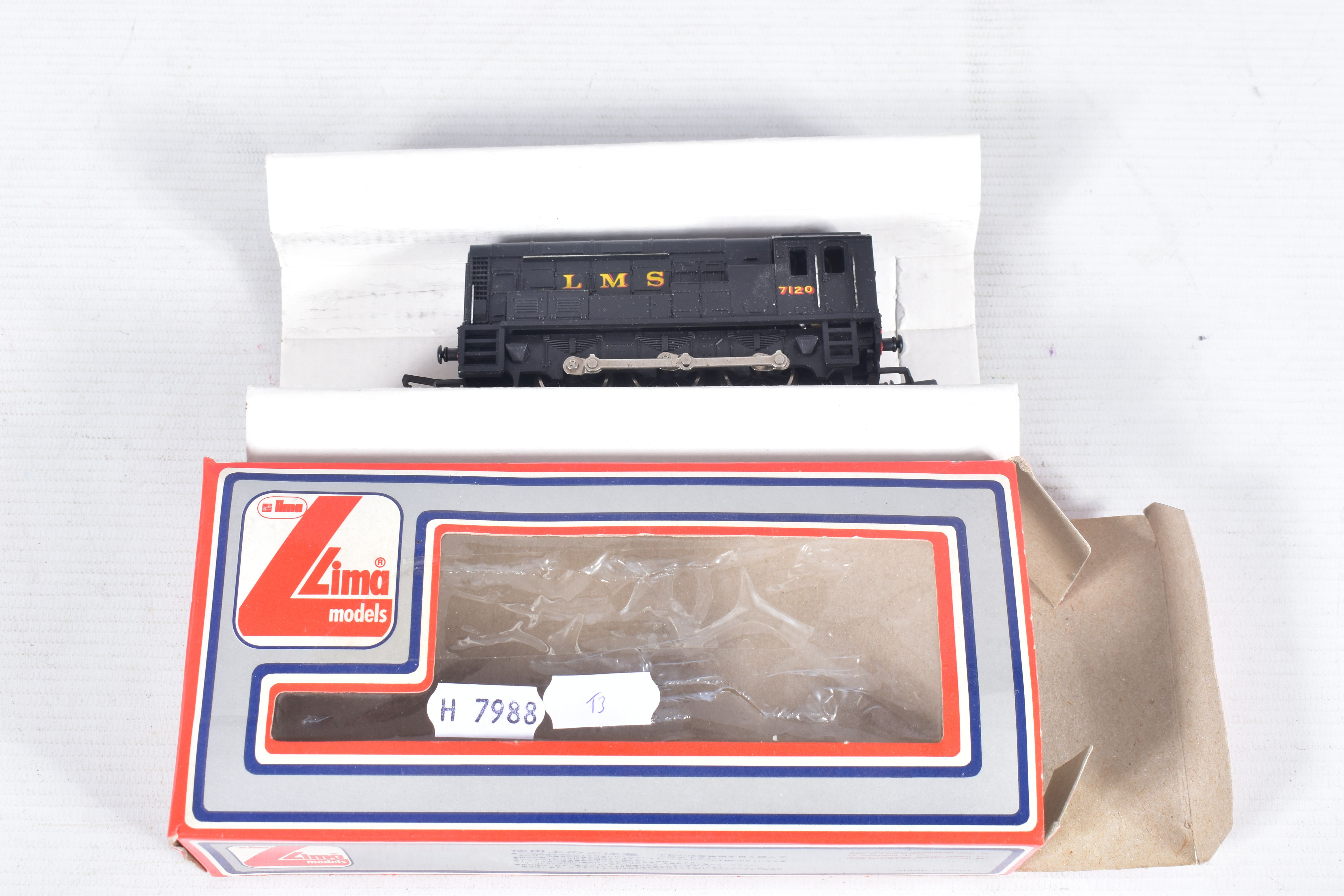 FOUR BOXED OO GAUGE DIESEL LOCOMOTIVES, boxed Tri-ang Hornby Dock Shunter, No.3, red livery ( - Image 3 of 5