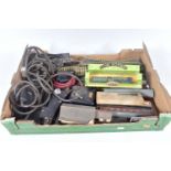 A QUANTITY OF UNBOXED AND ASSORTED OO GAUGE MODEL RAILWAY ITEMS, small quantity of playworn/